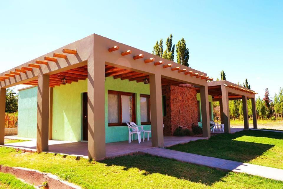 Complejo Los Enamorados Calingasta Exterior photo